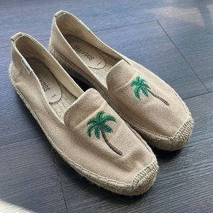 Palm tree Soludos, gently used
